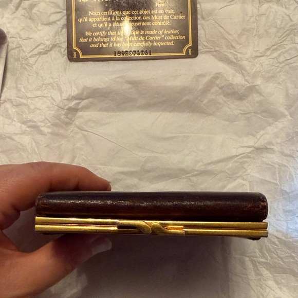 Pre-Loved Cartier Les Must Line burgundy Leather Wallet with KISS Lock Coin - Picture 11 of 16